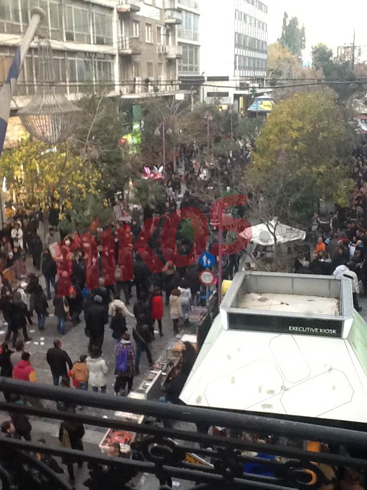 ΤΩΡΑ: Πορεία στην Ερμού