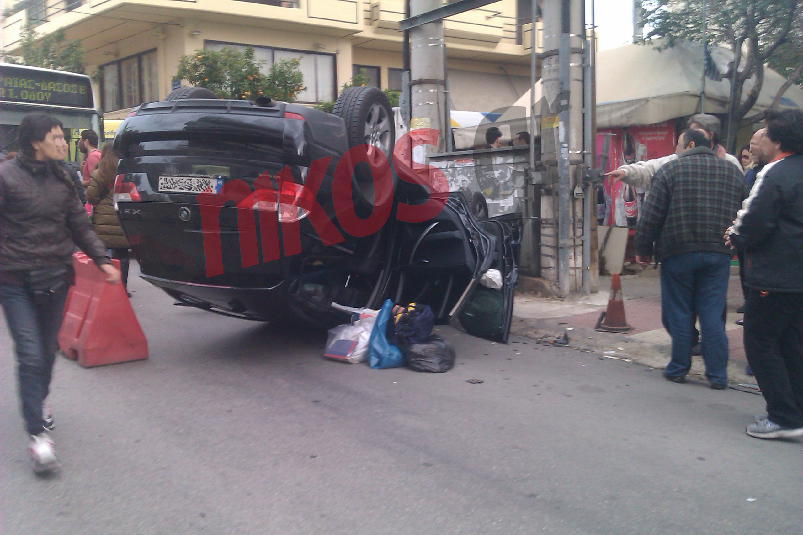 ΦΩΤΟ- Ιχ συγκρούστηκε με λεωφορείο