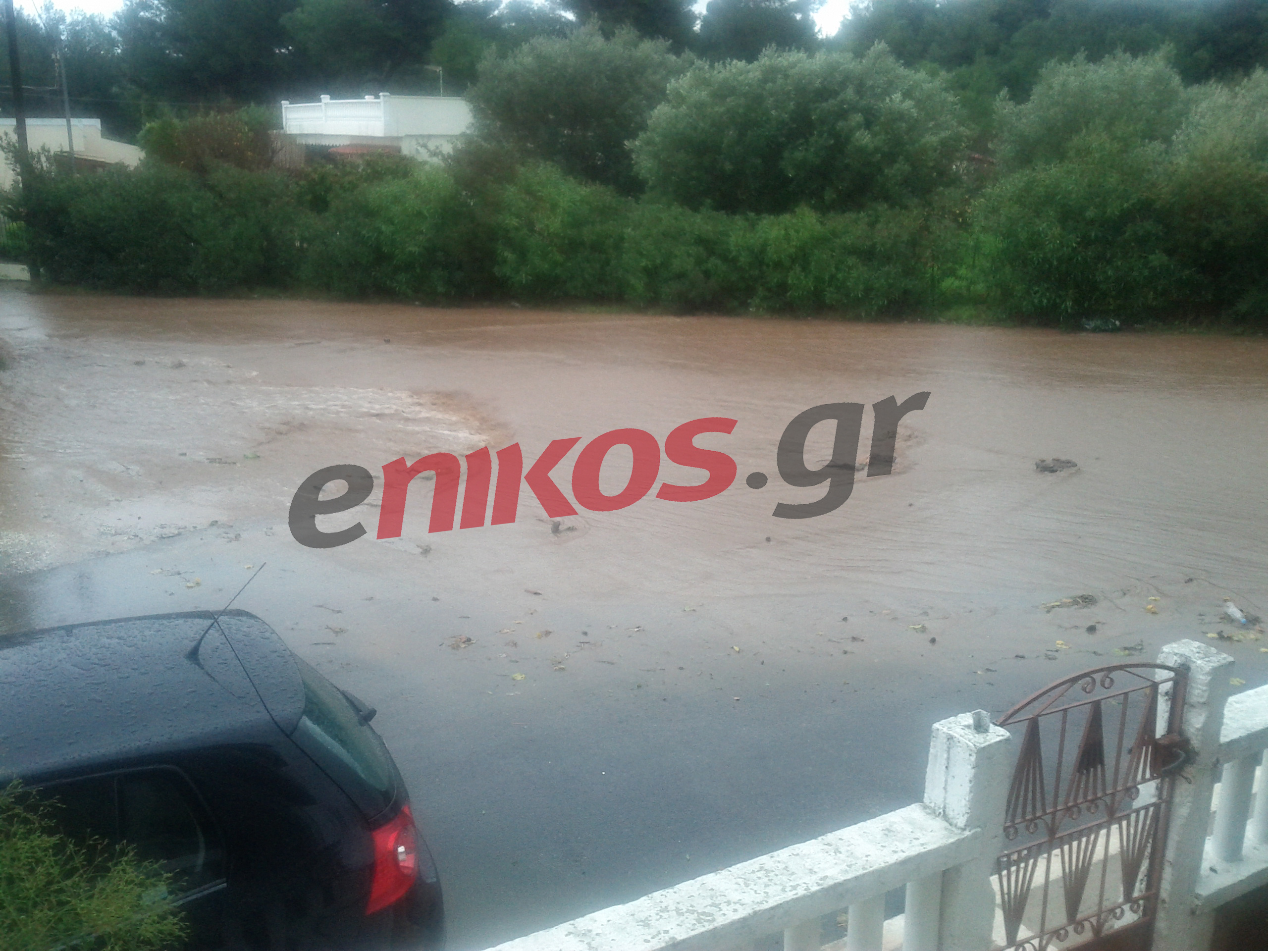 Φωτό-Πλημμύρισαν δρόμοι στη Νέα Μάκρη