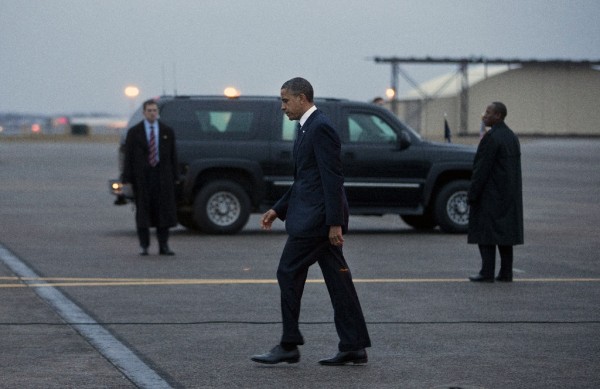 Ο Ομπάμα στον τόπο της τραγωδίας