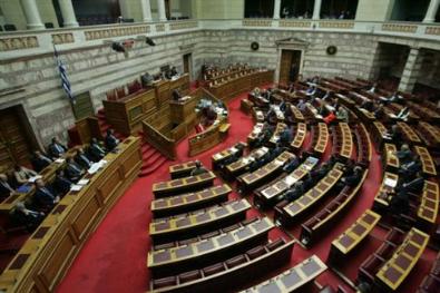 “Φασίζουσα μειοψηφία που επιβάλλει τη βία στα ΑΕΙ”