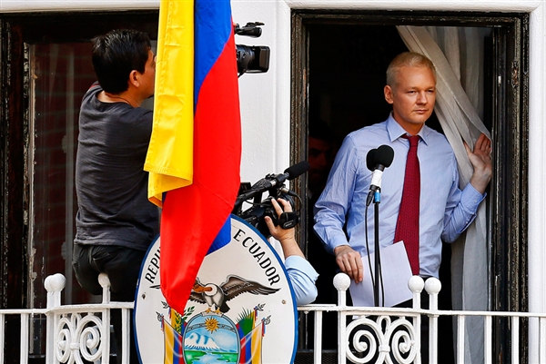 Ο Ασάνζ ευχαρίστησε και απείλησε