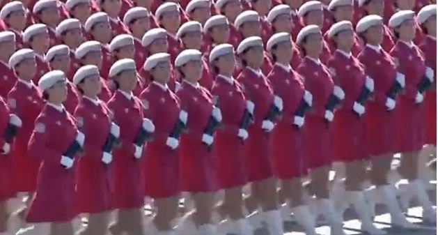 ΒΙΝΤΕΟ: Κινέζες φανταρίνες σε παρέλαση