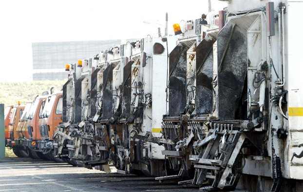 «Παρέλαση» απορριμματοφόρων