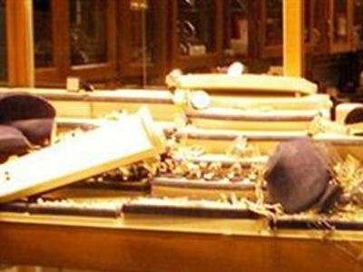 Διέρρηξαν κοσμηματοπωλείο με…μπουλντόζα