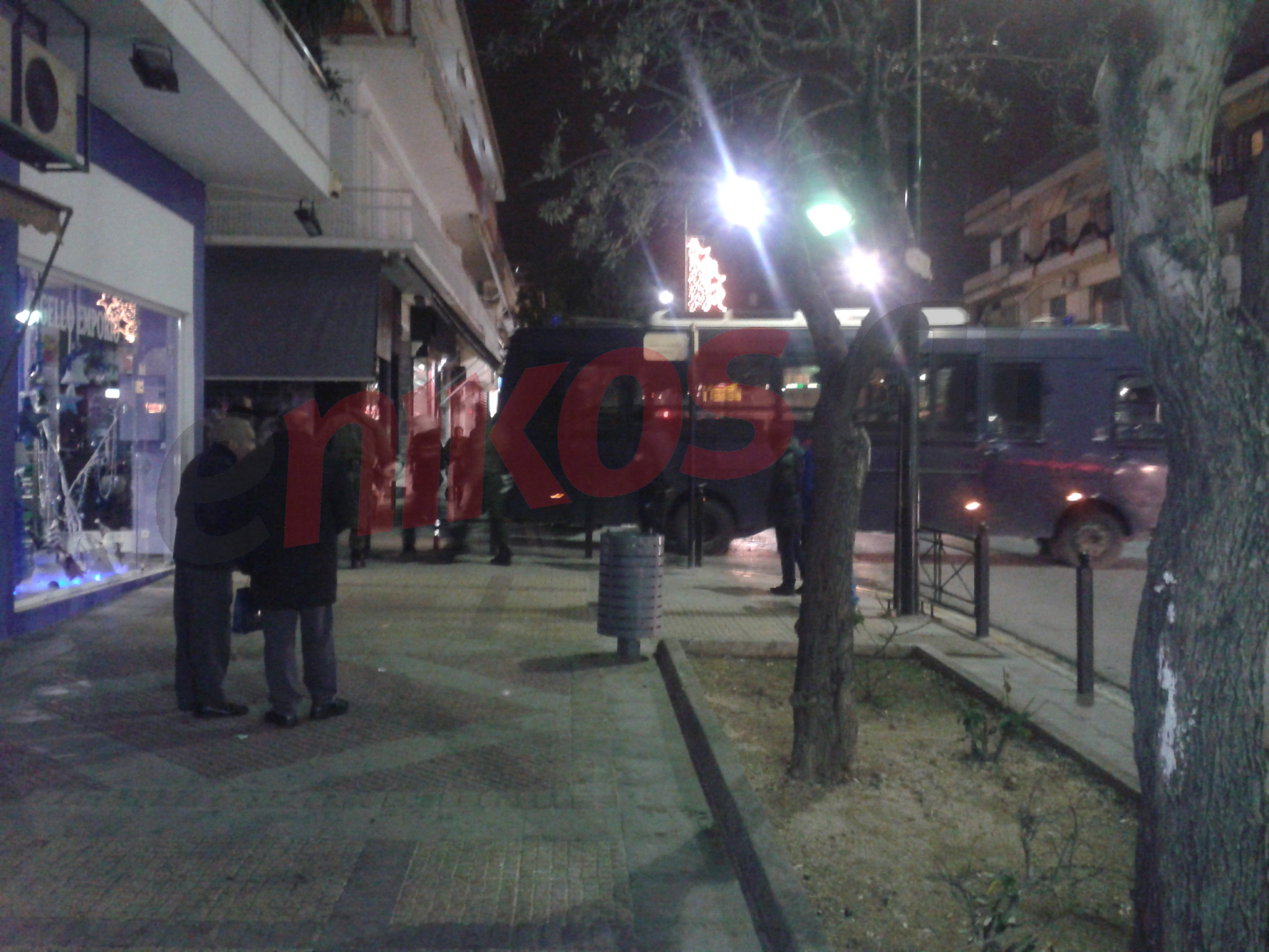 ΦΩΤΟ: Τα ΜΑΤ έχουν κλείσει τους δρόμους στην Αγ. Βαρβάρα