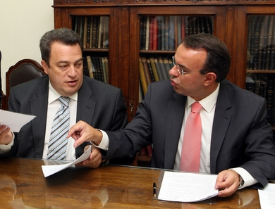 Διευκόλυνση για υπερχρεωμένους δήμους