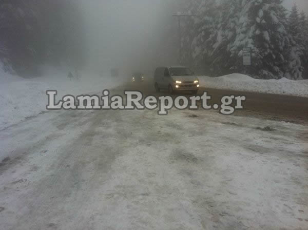 Με αλυσίδες η κυκλοφορία προς το Καρπενήσι
