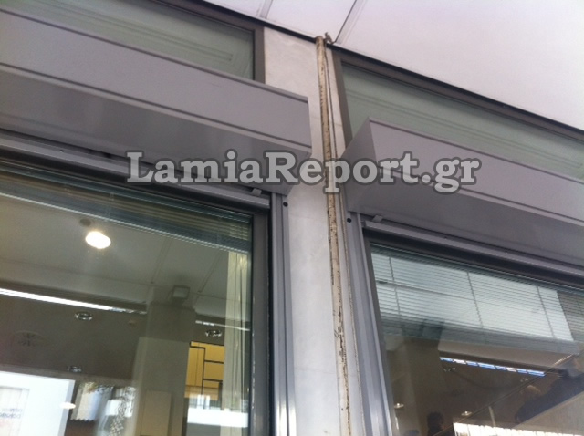 Λαμία-Έκαψαν την ελληνική σημαία