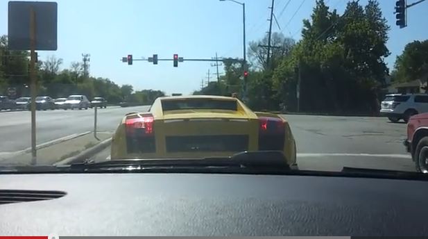 ΒΙΝΤΕΟ:Φιγουρατζής οδηγός καταστρέφει Lamborghini