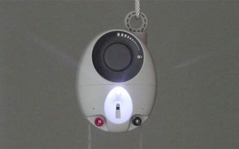 Λάμπα που φορτίζει με… βαρύτητα