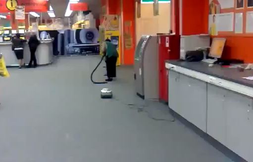 Η καθαρίστρια της χρονιάς!