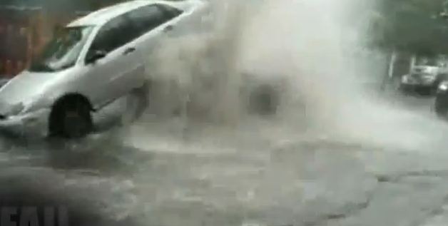 ΒΙΝΤΕΟ-Αυτοκίνητο προκαλεί…χείμαρρο