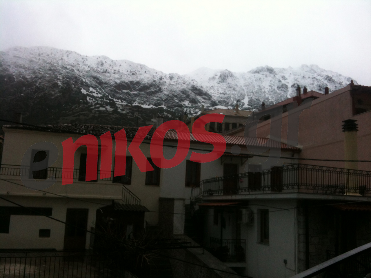 Φωτό-Στα “λευκά” και η Αράχωβα