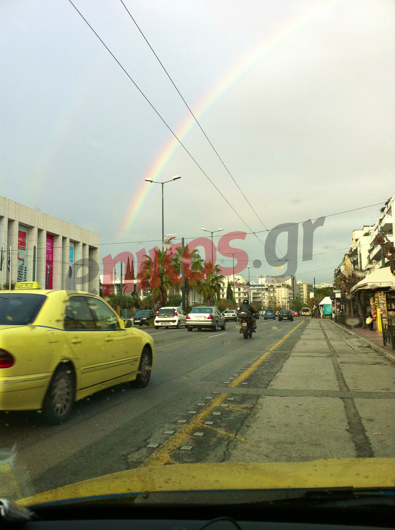 Το 2012 μας αποχαιρετά με ένα ουράνιο τόξο