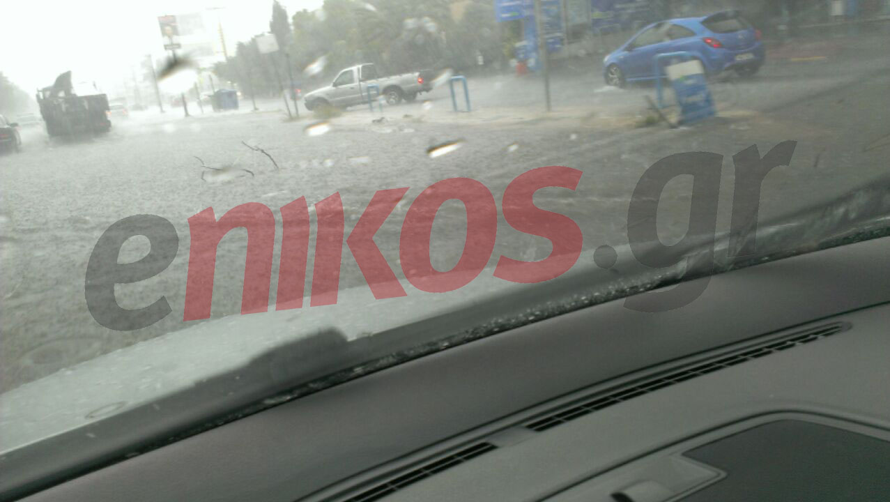 ΦΩΤΟ-Πλημμύρισε η Βουλιαγμένης