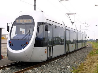 Τώρα: Διακόπηκε η λειτουργία του Τραμ στο Καλαμάκι λόγω πλημμύρας