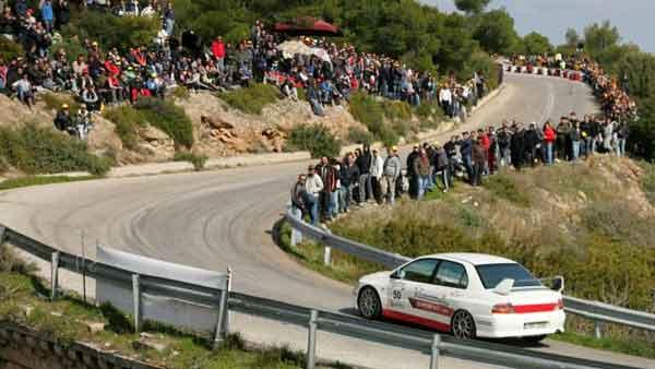 Ριτσώνα: Ατύχημα με 4 τραυματίες