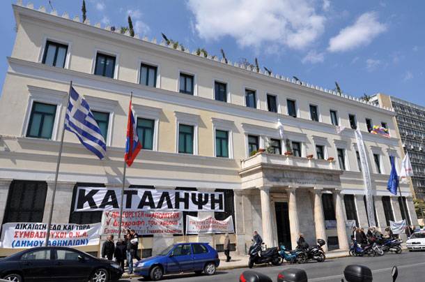 Έφοδος στο γραφείο Καμίνη