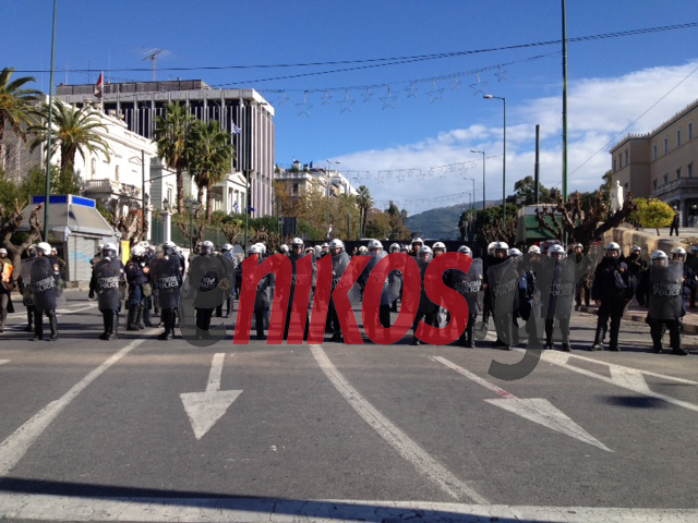 Τώρα: ΜΑΤ παραταγμένα έξω από τη Βουλή