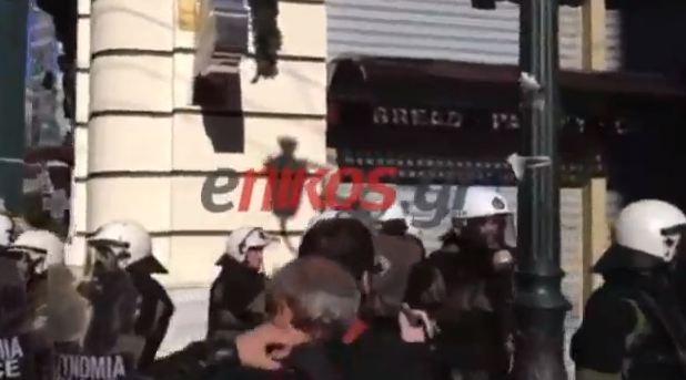 Βίντεο: Προσαγωγή διαδηλωτή