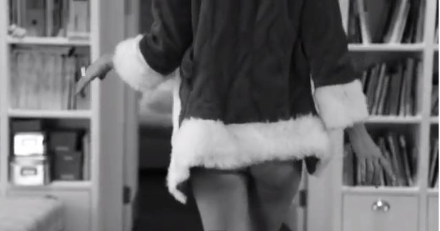 Η Rafaeli γδύνεται… Άι Βασίλης