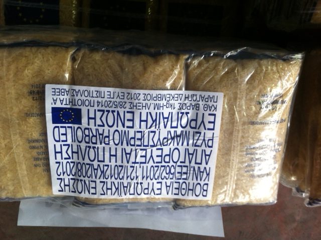 Στην ουρά για μια τσάντα μακαρόνια