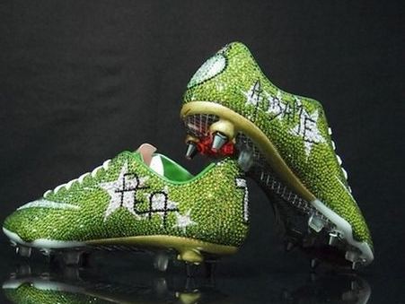Ποδοσφαιρικά παπούτσια 4.200 ευρώ!