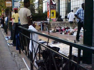 Τώρα: Κλειστή η Πατησίων από αλλοδαπούς μικροπωλητές