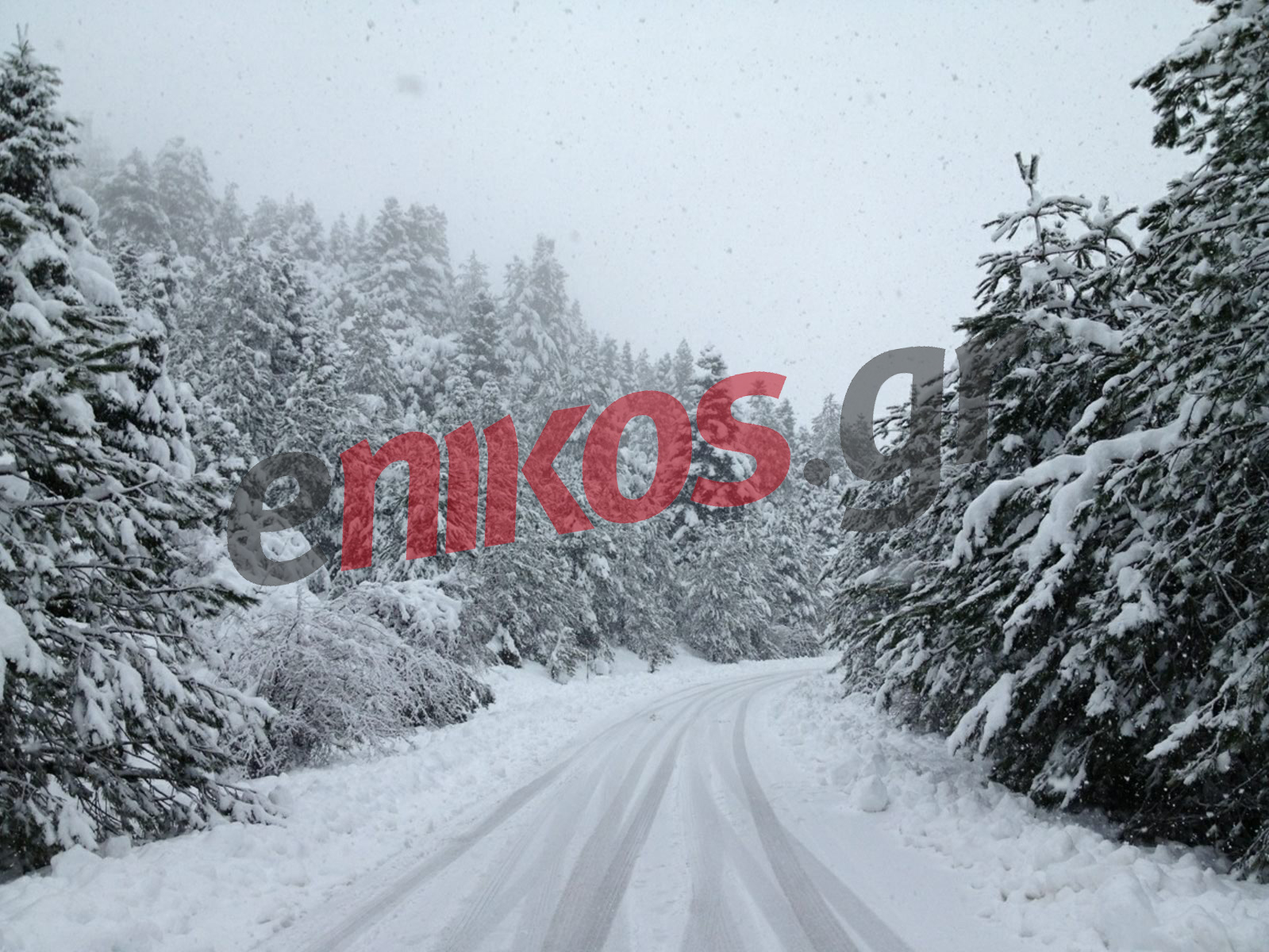 Φωτό-Κλειστοί οι δρόμοι προς το χιονοδρομικό