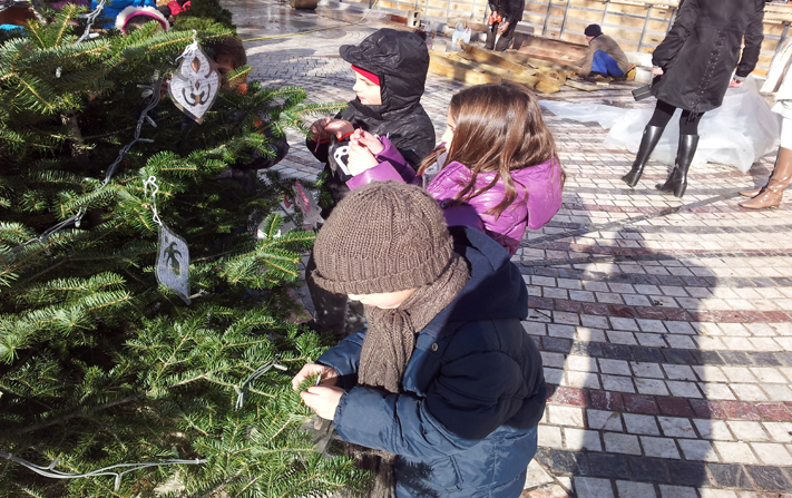 Βίντεο-Τα παιδιά στόλισαν… οικολογικά!