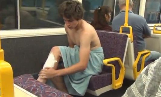 Βίντεο: Δεν θα πιστεύετε τι κάνει αυτός ο νεαρός!