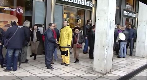 Ανοιχτά τα μαγαζιά-Απεργούν οι εμποροϋπάλληλοι