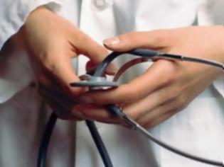 “Στα μαχαίρια” Χρυσή Αυγή και γιατροί