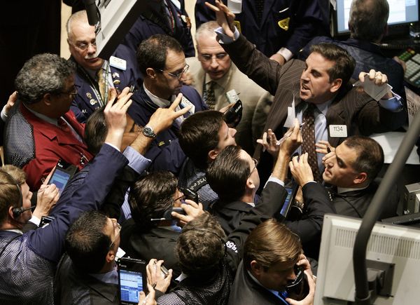 Πτώση και ανησυχία στη Wall Street