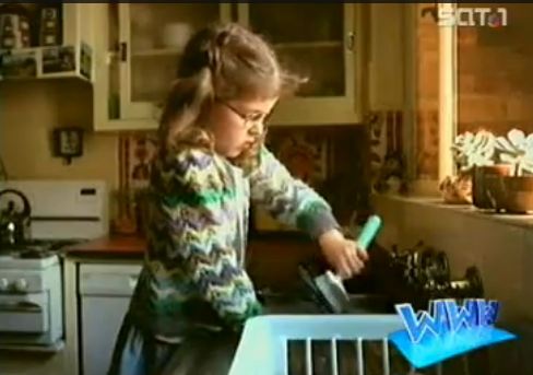 ΒINTEO-Μόνο πιάτα δεν πλένει αυτή η μικρή!