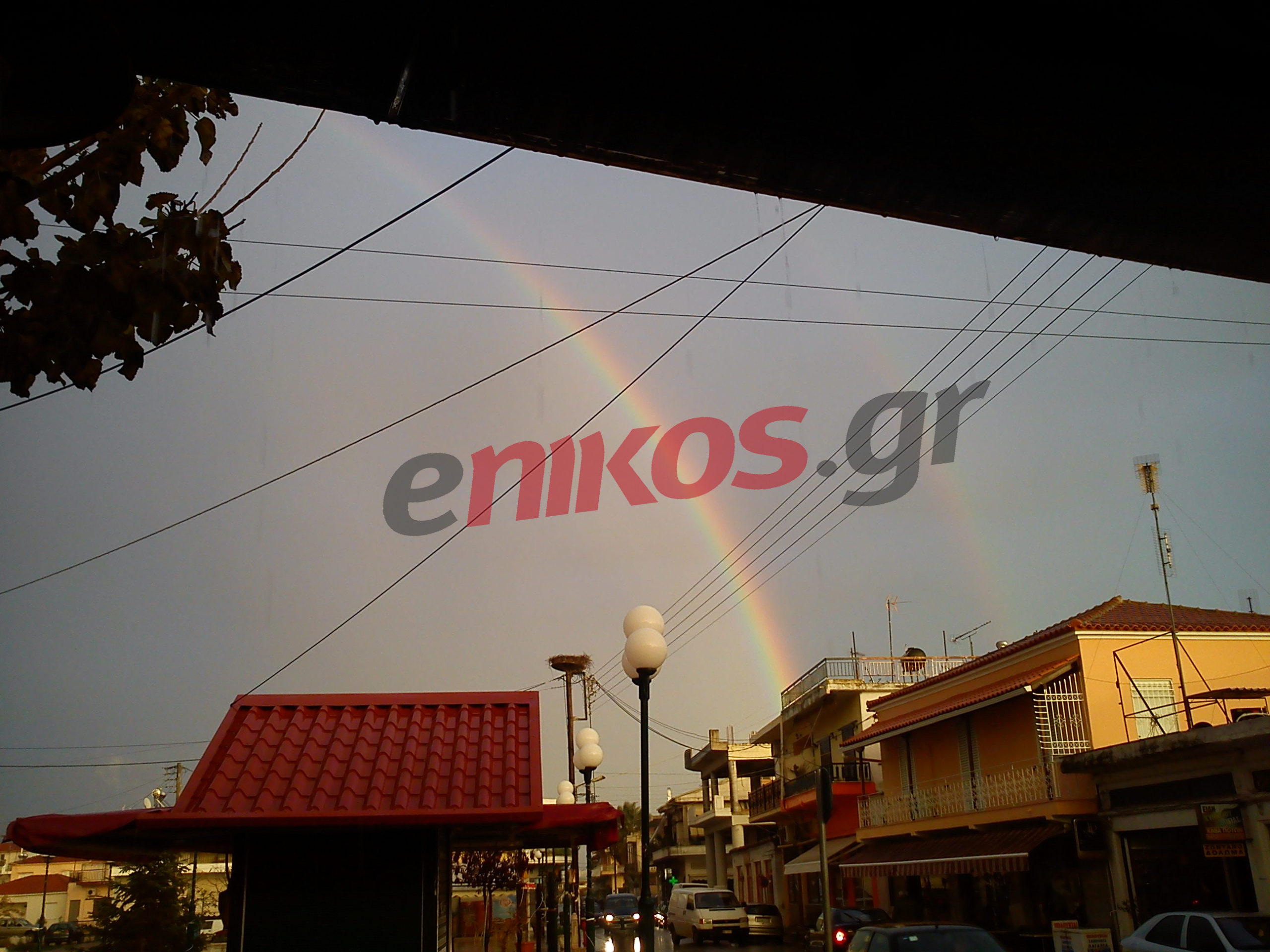 Φωτό-Ουράνιο τόξο μετά τη βροχή