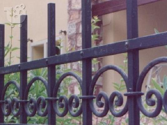 Κλέβουν μέχρι και τα κάγκελα από τα μπαλκόνια