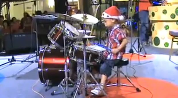 Βίντεο- Ο μικρός που ροκάρει!