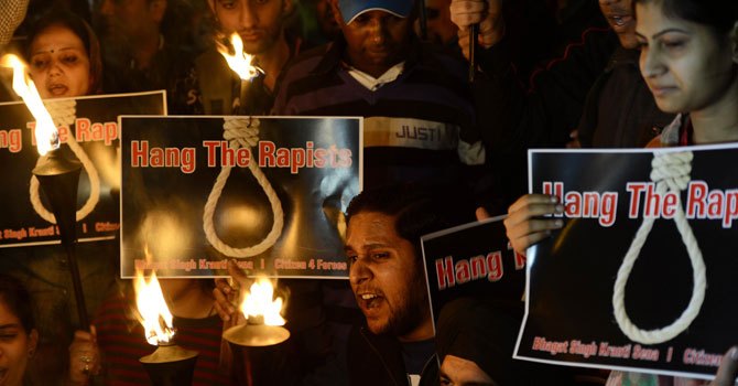 Σοκ από τον ομαδικό βιασμό φοιτήτριας