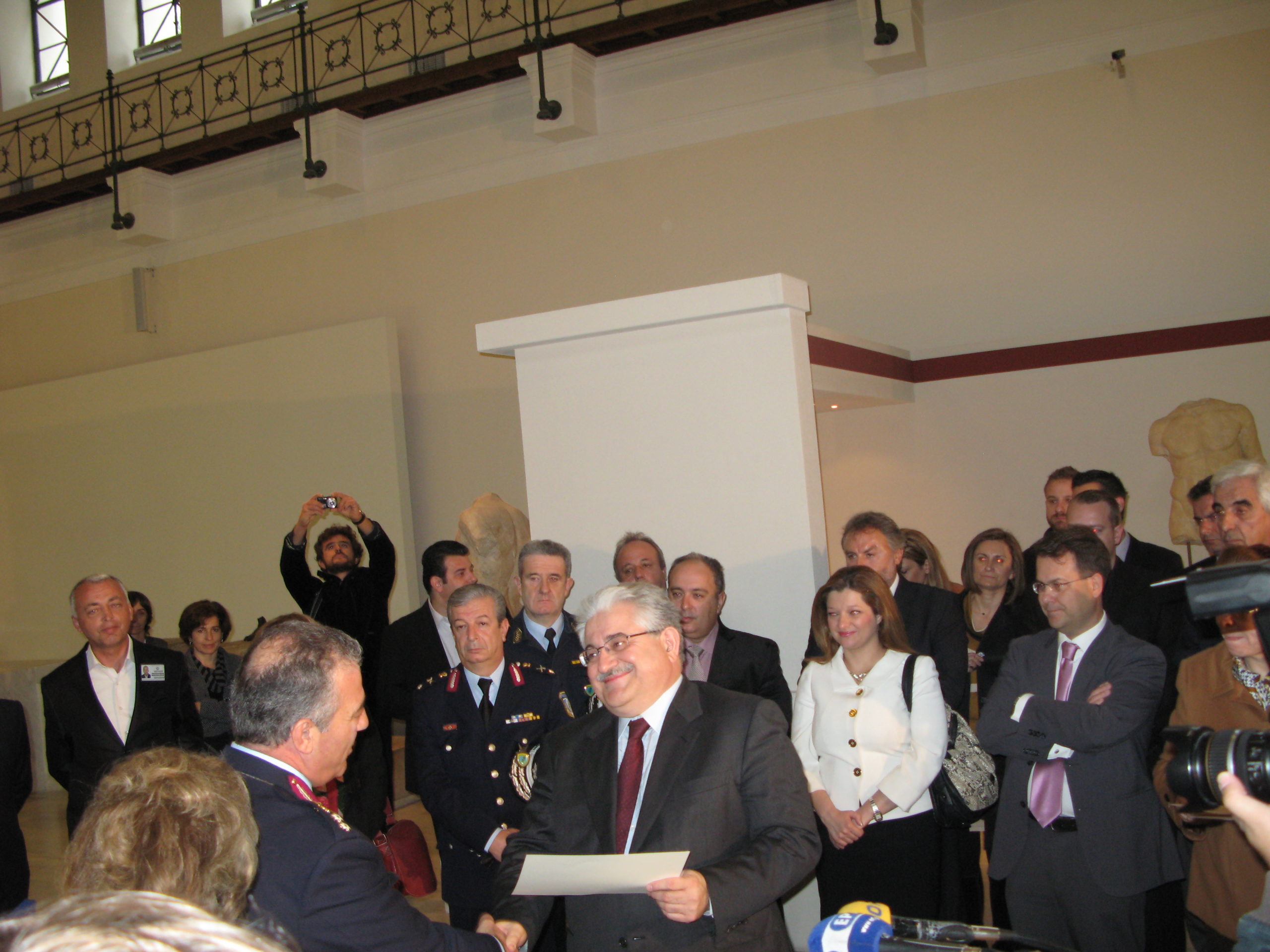 Στη θέση τους τα κλεμμένα αρχαία