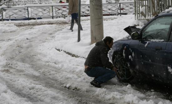 Με αλυσίδες στην ορεινή Κορινθία