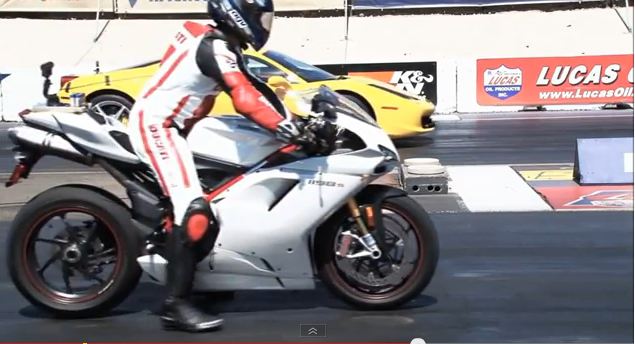 ΒΙΝΤΕΟ:Μονομαχία Ferrari 458 Italia-Ducati 1198 S