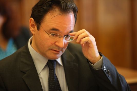 Η δικογραφία για τον Παπακωνσταντίνου στη Βουλή