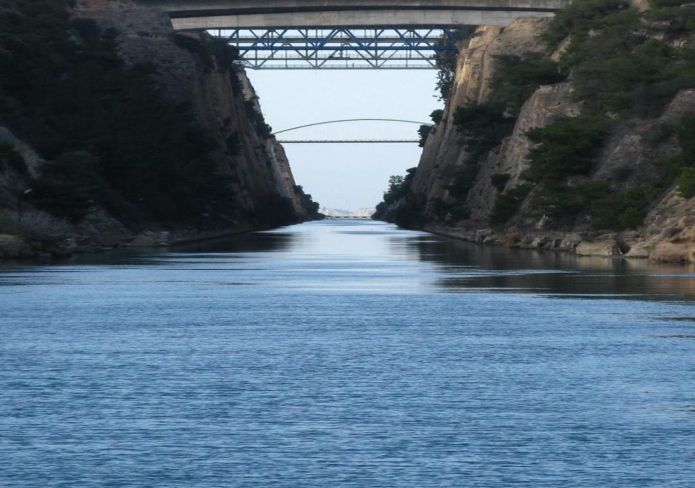 Ανέσυραν νεκρό από τον Ισθμό