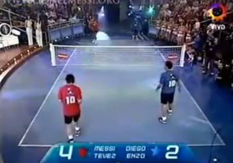 ΒΙΝΤΕΟ-Όταν ο Μέσι αντιμετώπισε τον Μαραντόνα