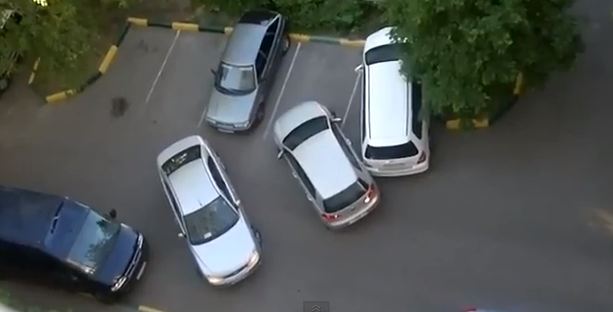 ΒΙΝΤΕΟ-Όταν παρκάρουν δύο γυναίκες
