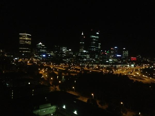 O Άδωνις tweetάρει από το Περθ