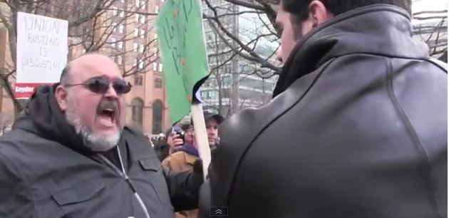 ΒΙΝΤΕΟ:Ξύλο σε δημοσιογράφο