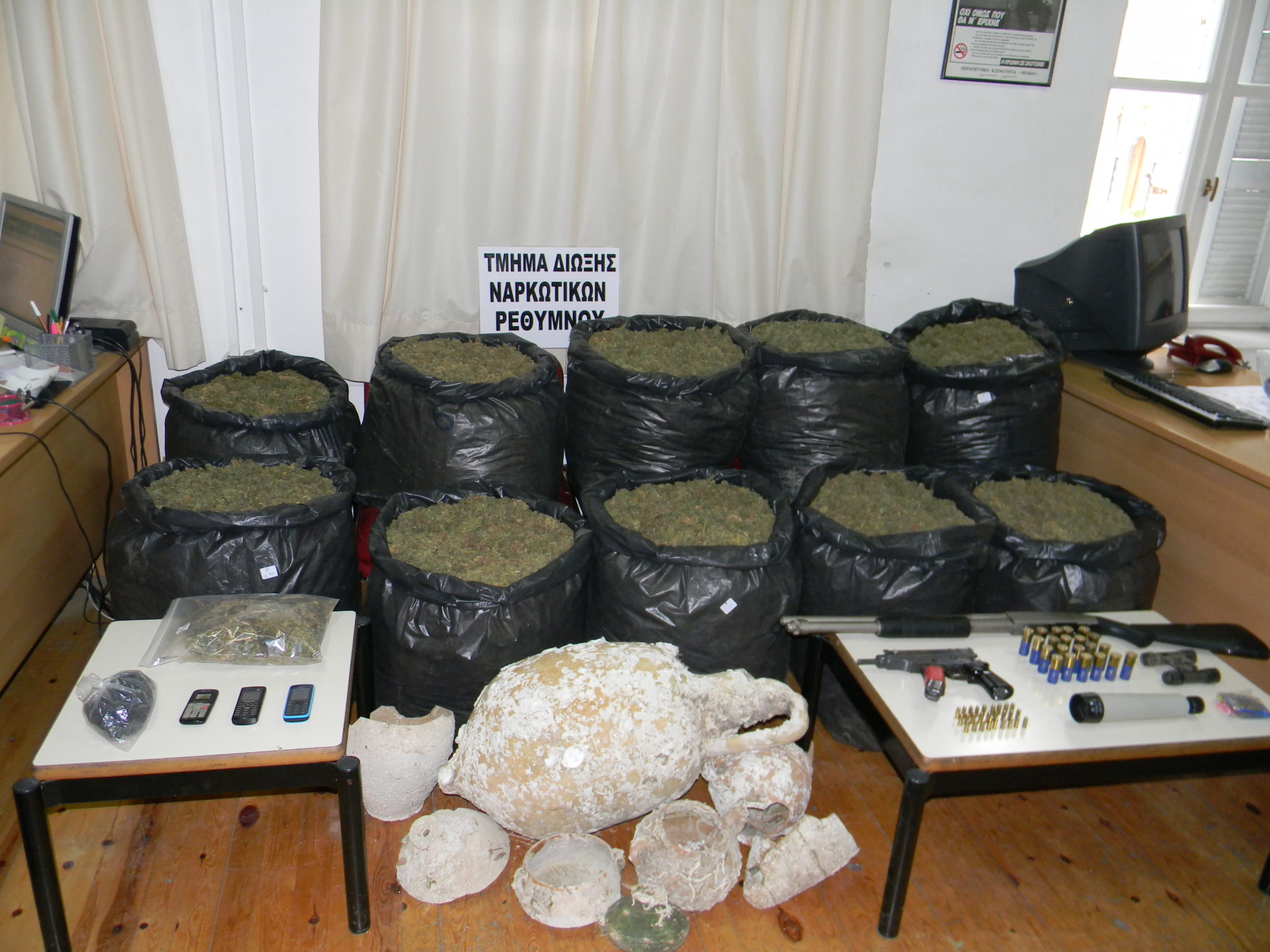 Συλλήψεις για ναρκωτικά και αρχαία